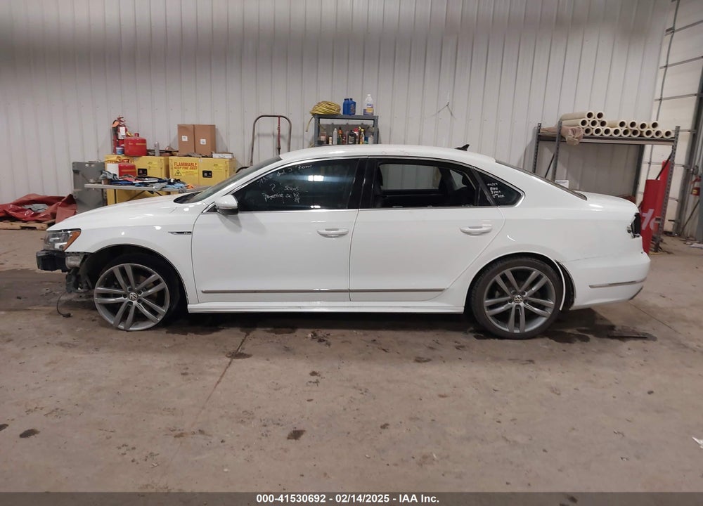 2017 VOLKSWAGEN PASSAT VIN: 1VWDT7A34HC001850