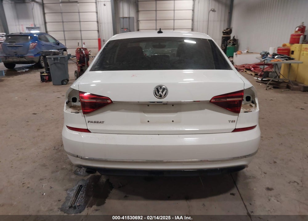 2017 VOLKSWAGEN PASSAT VIN: 1VWDT7A34HC001850