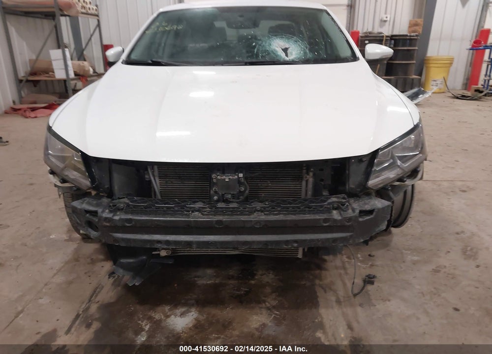 2017 VOLKSWAGEN PASSAT VIN: 1VWDT7A34HC001850