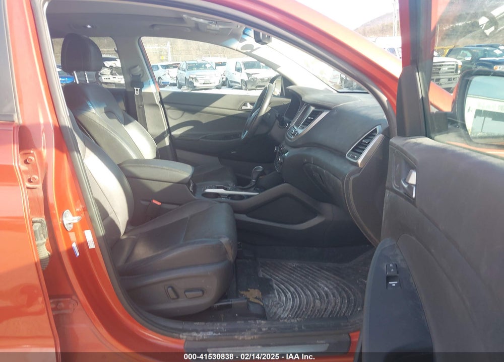2017 HYUNDAI TUCSON LIMITED VIN: KM8J3CA21HU369124