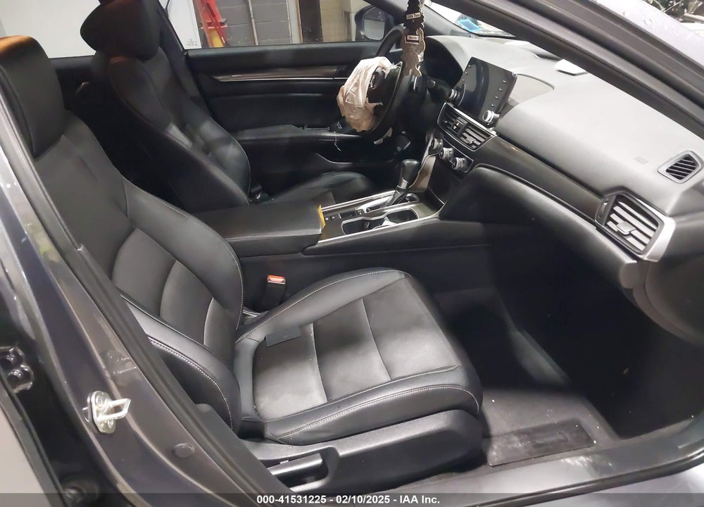 2019 HONDA ACCORD VIN: 1HGCV1F34KA013631