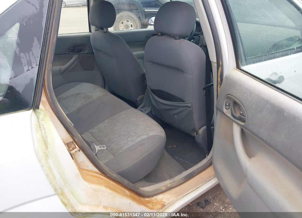 2005 FORD FOCUS ZX4 VIN: 1FAFP34N25W287932