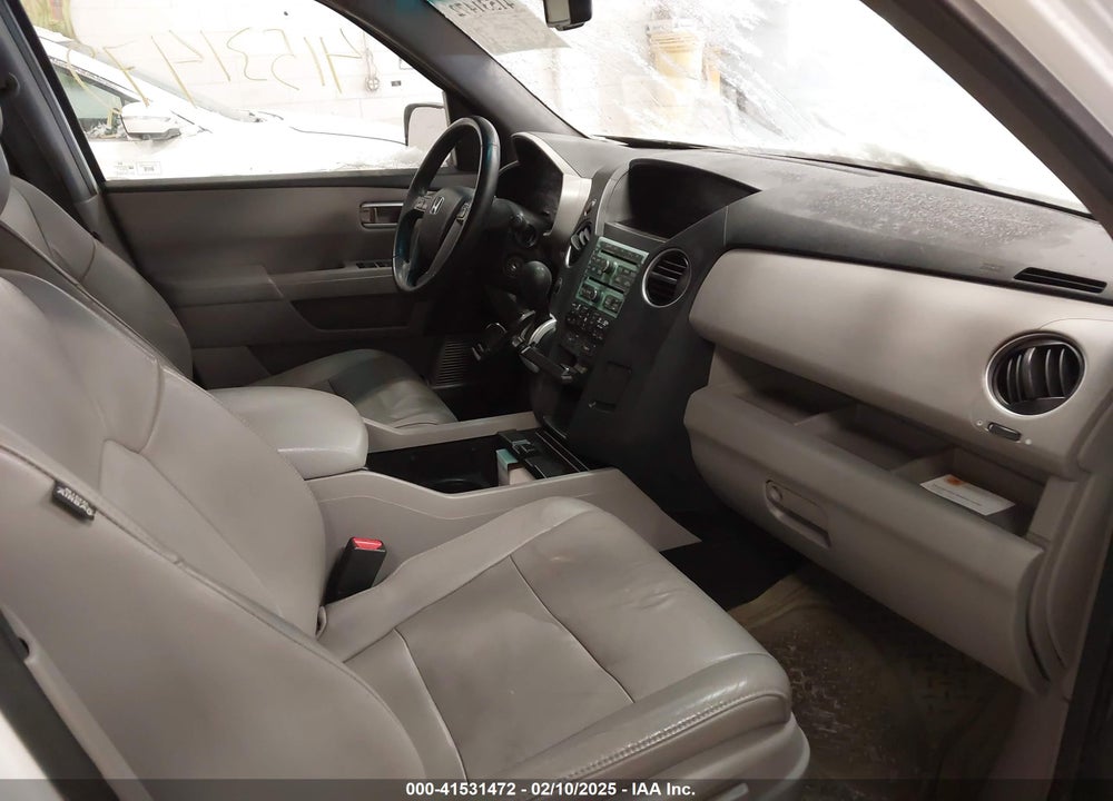 2010 HONDA PILOT EX-L VIN: 5FNYF4H64AB015928