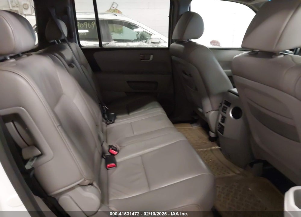 2010 HONDA PILOT EX-L VIN: 5FNYF4H64AB015928