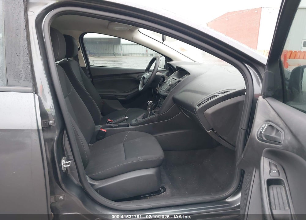 2017 FORD FOCUS VIN: 1FADP3E29HL328686