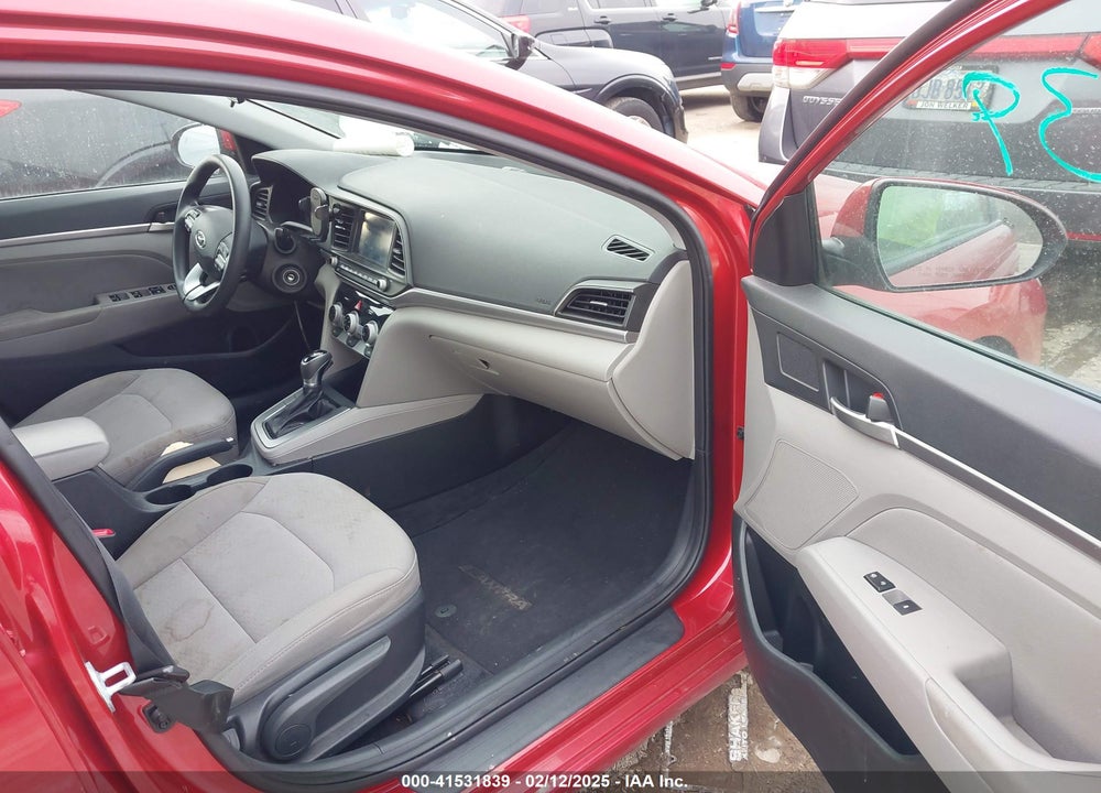 2019 HYUNDAI ELANTRA VIN: 5NPD84LF5KH453814