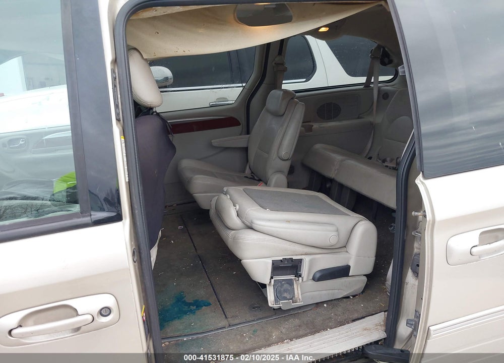 2005 CHRYSLER TOWN & COUNTRY LIMITED VIN: 2C8GP64LX5R338616