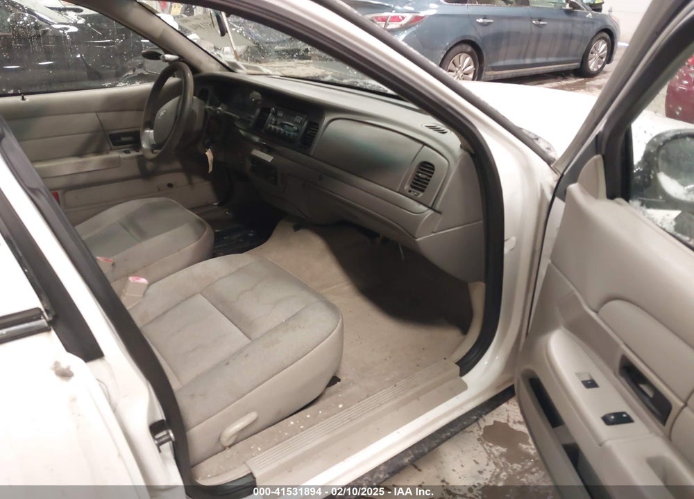 2011 FORD CROWN VICTORIA VIN: 2FABP7BVXBX143392