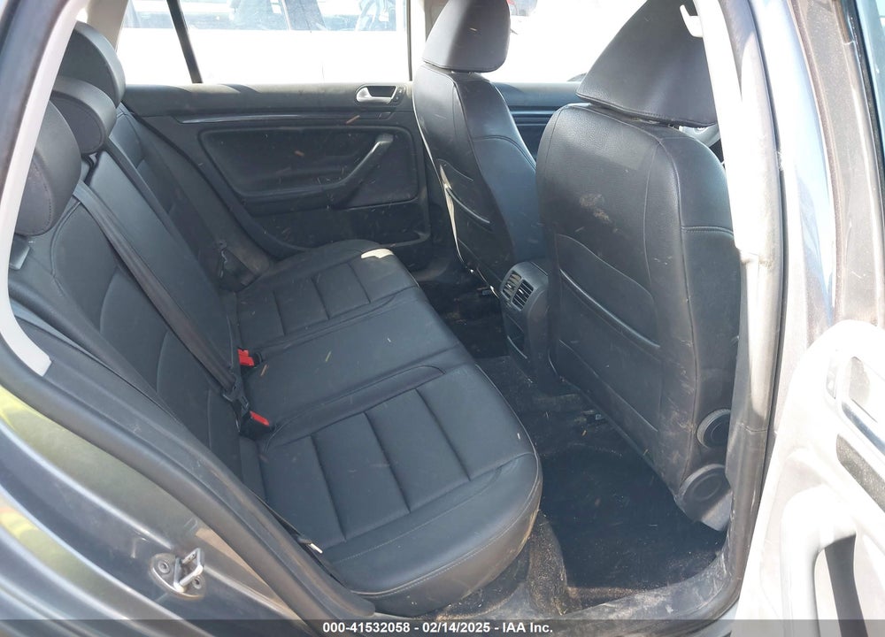 2012 VOLKSWAGEN JETTA SPORTWAGEN 2.5L SE VIN: 3VWPP7AJ7CM693268