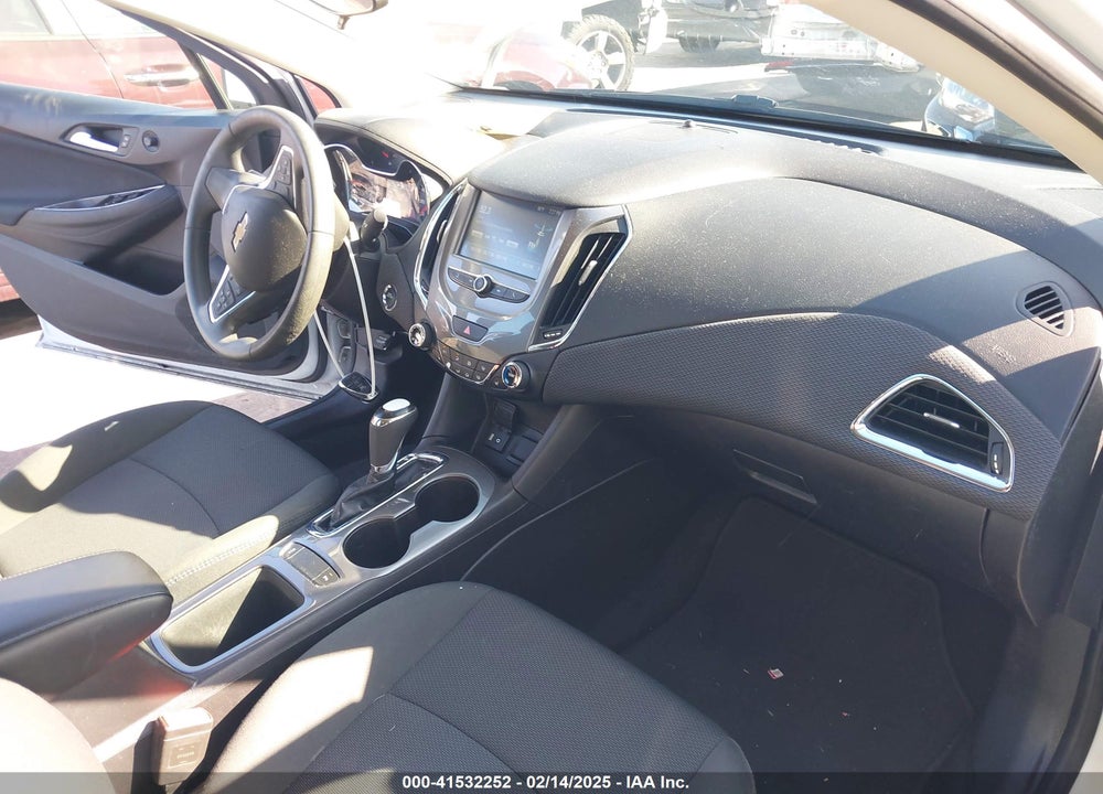 2017 CHEVROLET CRUZE VIN: 1G1BE5SM8H7207884
