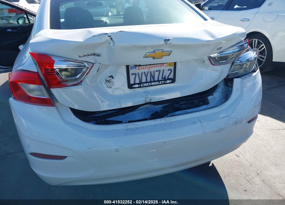 2017 CHEVROLET CRUZE VIN: 1G1BE5SM8H7207884