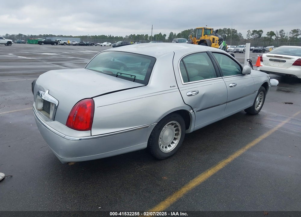 2000 LINCOLN TOWN CAR EXECUTIVE VIN: 1LNHM81W8YY856664