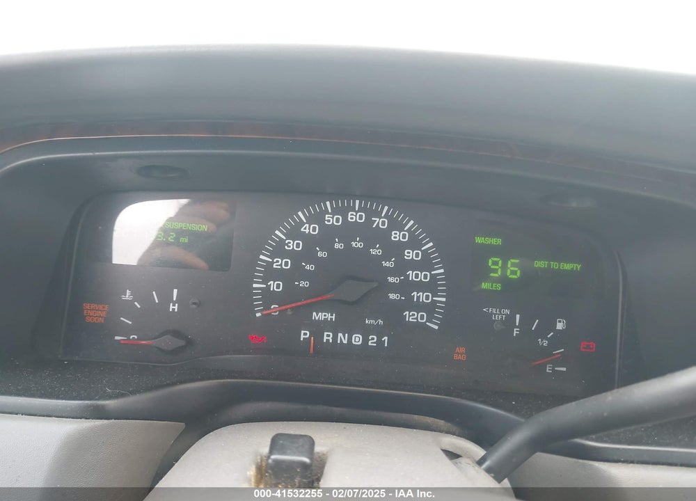2000 LINCOLN TOWN CAR EXECUTIVE VIN: 1LNHM81W8YY856664