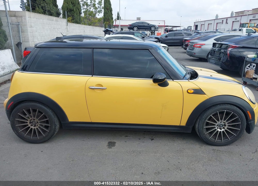 2009 MINI COOPER VIN: WMWMF33549TW70054