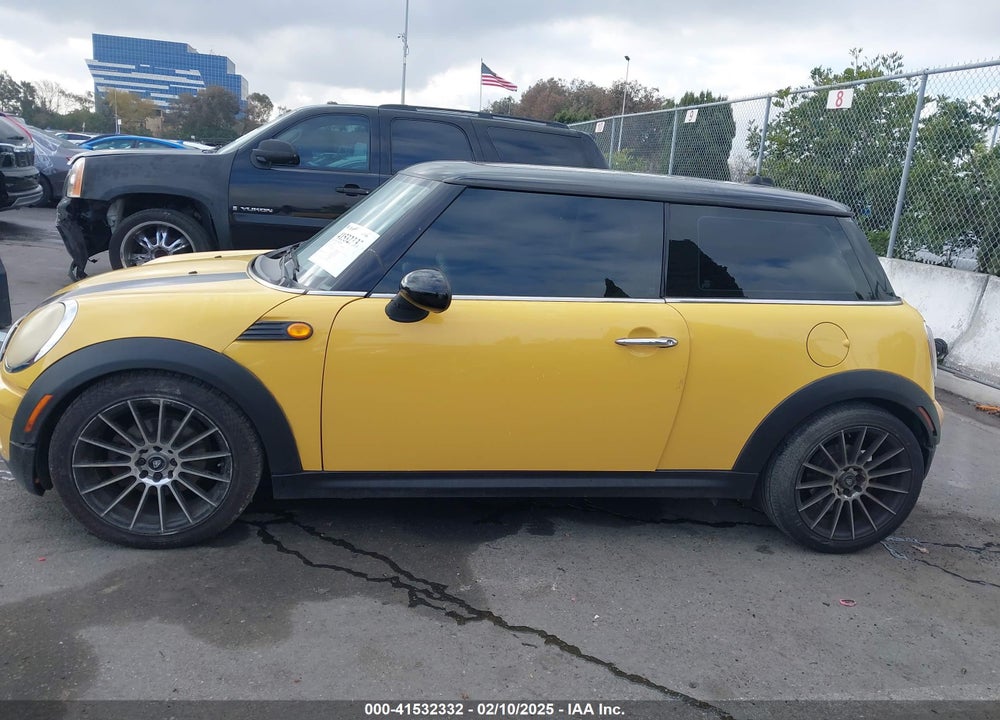 2009 MINI COOPER VIN: WMWMF33549TW70054