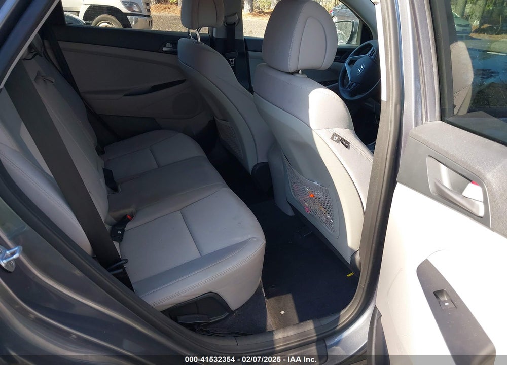 2018 HYUNDAI TUCSON SEL VIN: KM8J3CA40JU680907