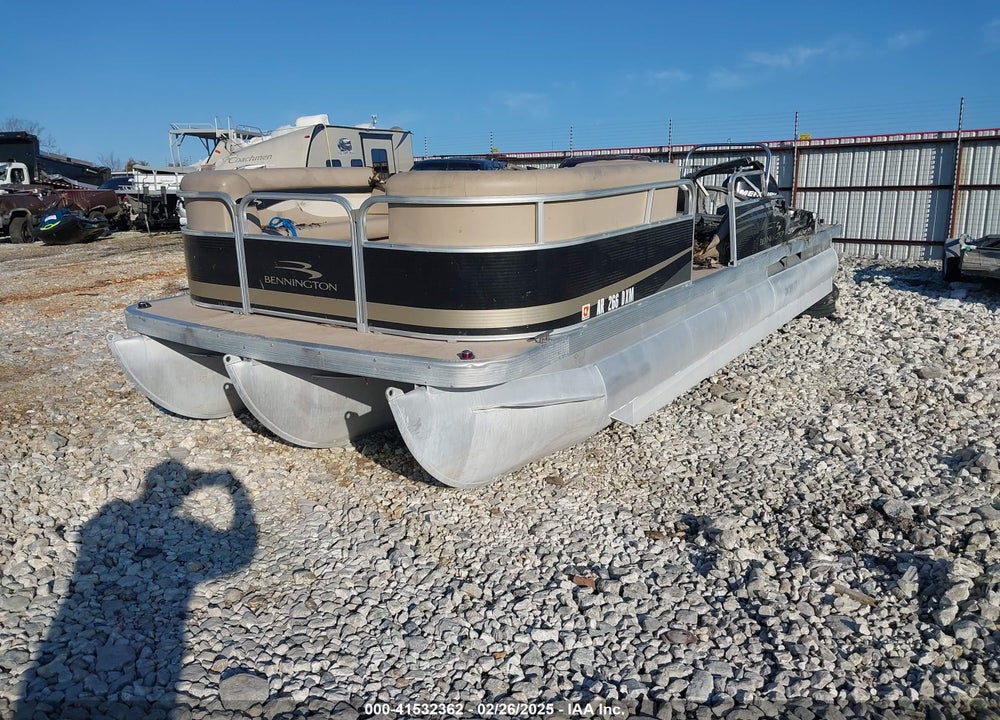 2011 BENNINGTON BENINGTON ETW VIN: ETW73768E111