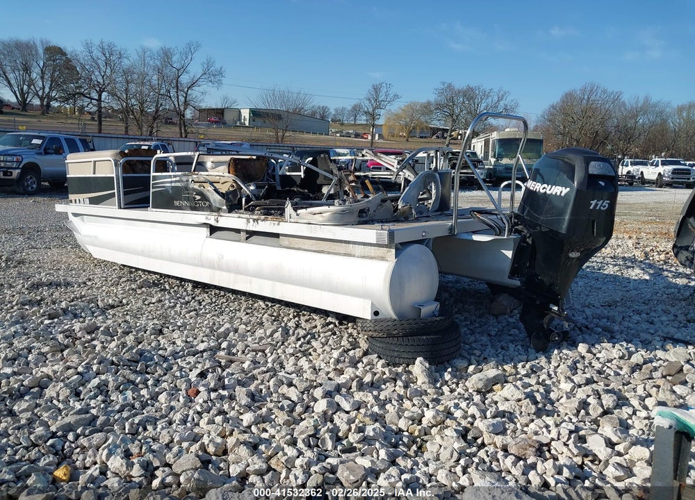 2011 BENNINGTON BENINGTON ETW VIN: ETW73768E111
