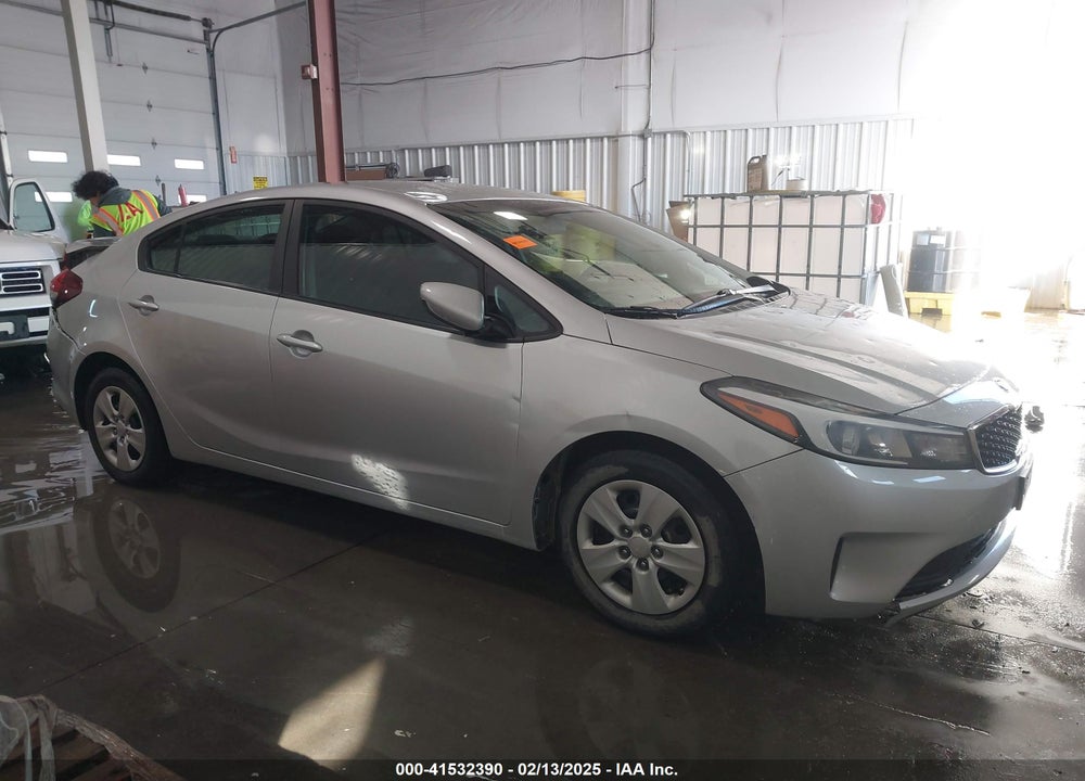 2017 KIA FORTE VIN: 3KPFK4A71HE062050
