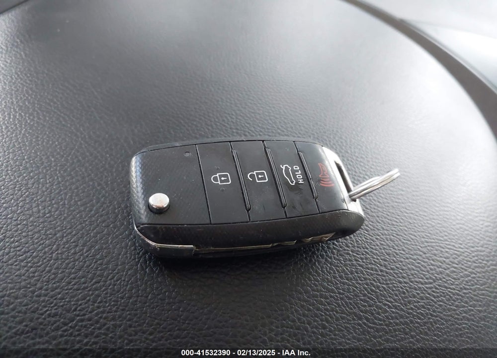 2017 KIA FORTE VIN: 3KPFK4A71HE062050