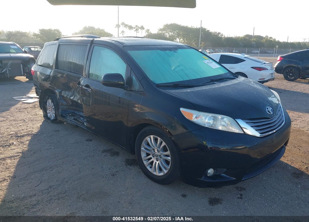 2015 TOYOTA SIENNA XLE 8 PASSENGER VIN: 5TDYK3DC4FS581978