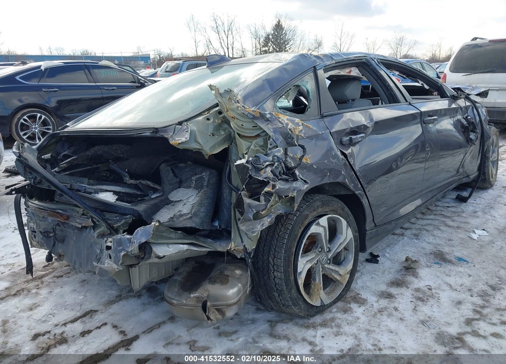 2018 HONDA ACCORD VIN: 1HGCV2F52JA030238