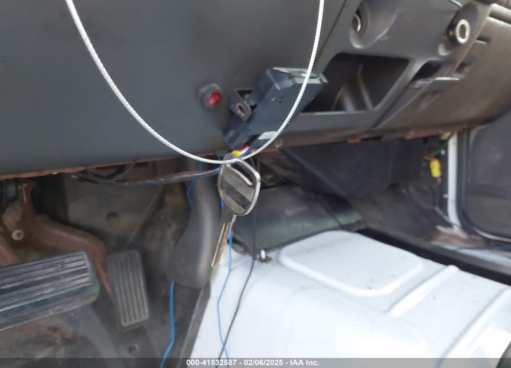2004 GMC SIERRA 2500HD SLE VIN: 1GTHK232X4F267509
