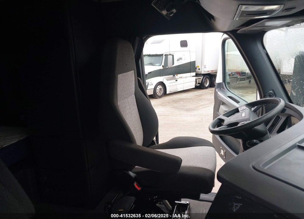 2020 FREIGHTLINER NEW CASCADIA 126 VIN: 3AKJHHDVXLSLV8823