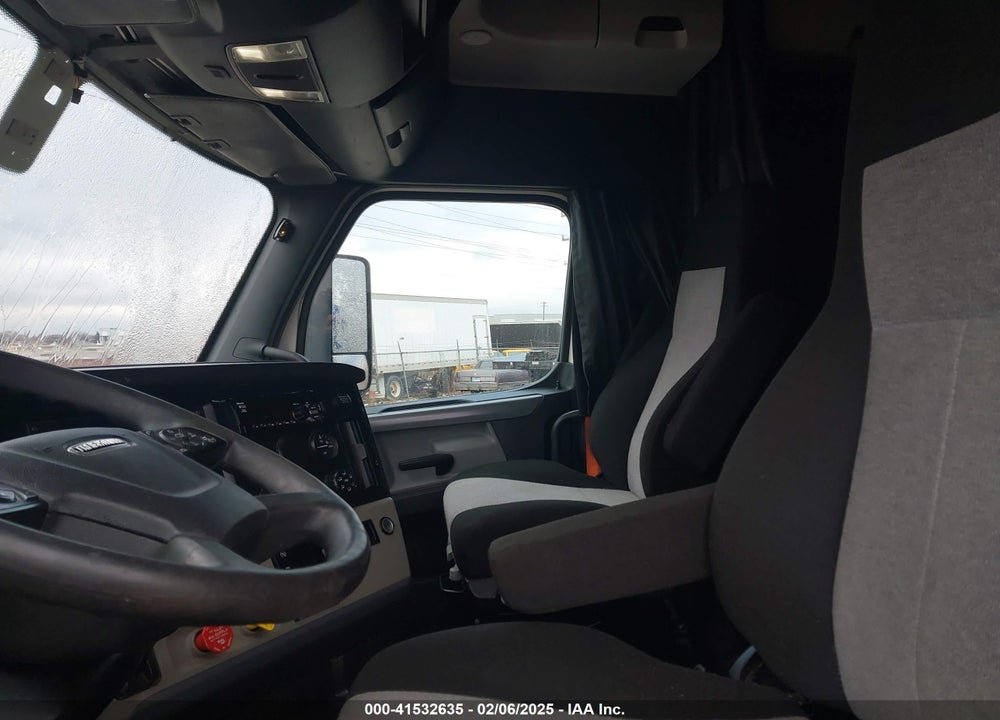 2020 FREIGHTLINER NEW CASCADIA 126 VIN: 3AKJHHDVXLSLV8823