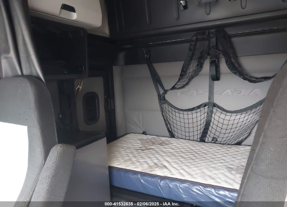 2020 FREIGHTLINER NEW CASCADIA 126 VIN: 3AKJHHDVXLSLV8823