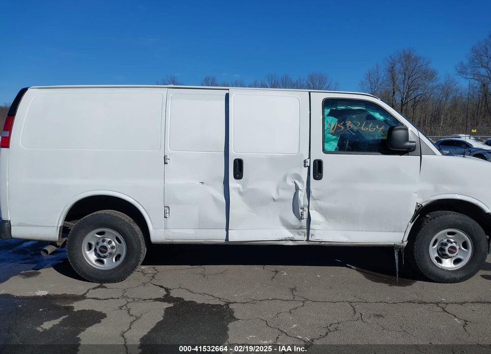 2022 GMC SAVANA CARGO RWD 2500 REGULAR WHEELBASE WORK VAN VIN: 1GTW7AFP0N1140082