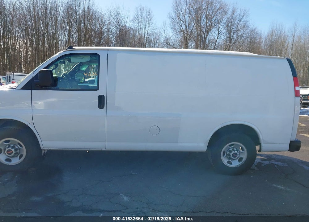 2022 GMC SAVANA CARGO RWD 2500 REGULAR WHEELBASE WORK VAN VIN: 1GTW7AFP0N1140082