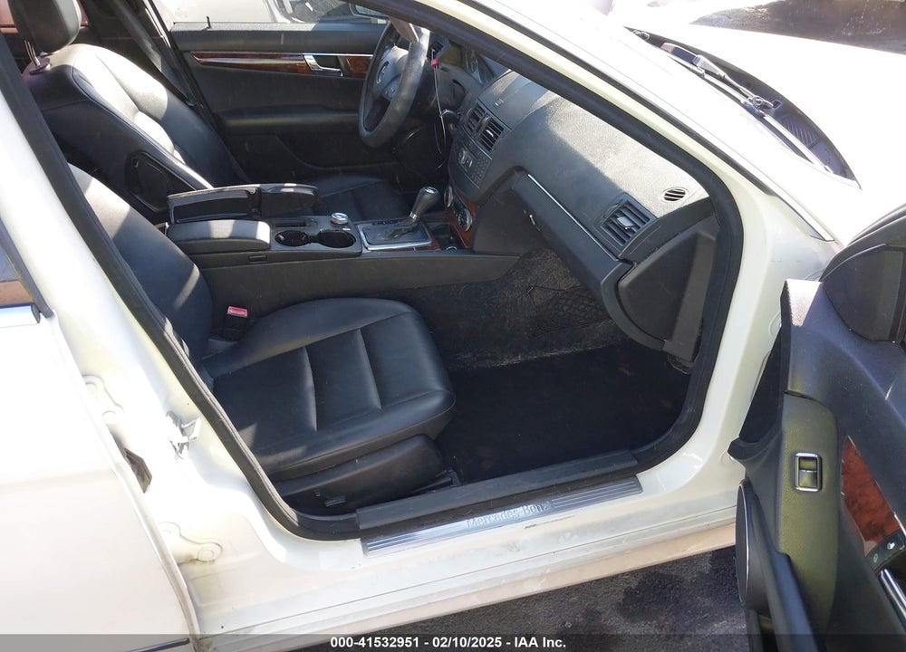 2009 MERCEDES-BENZ C 300 LUXURY/SPORT VIN: WDDGF54X59R063644