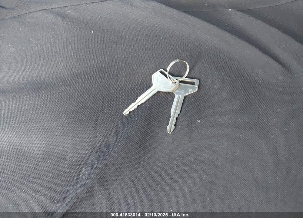 1987 TOYOTA CAMRY DLX VIN: JT2SV21W6H0018984