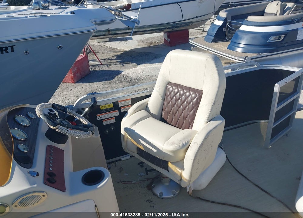 2021 PONTOON --- VIN: IPIT1635E121