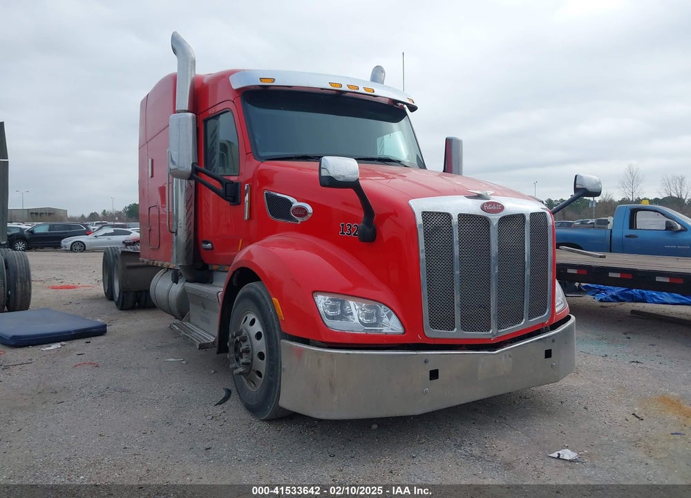 2017 PETERBILT 579 VIN: 1XPBD49X5HD446233