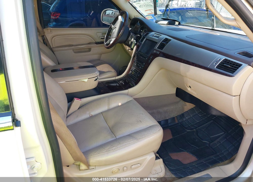 2010 CADILLAC ESCALADE ESV PREMIUM VIN: 1GYUKJEFXAR228500