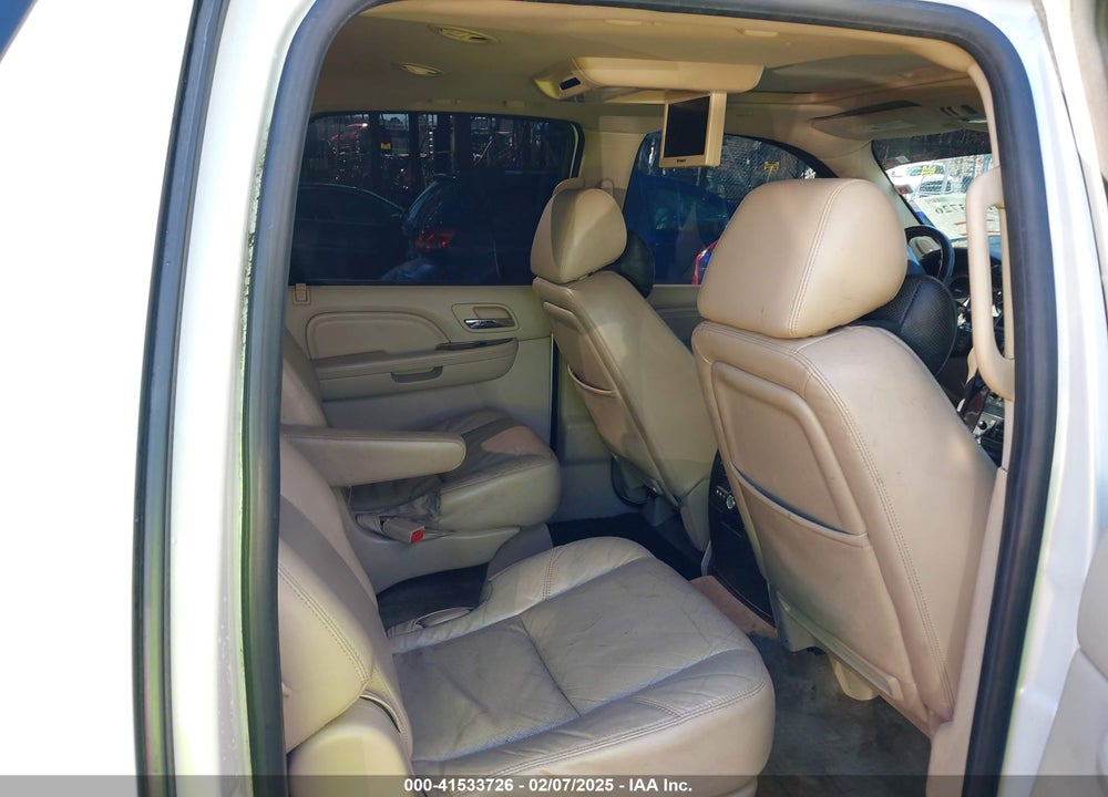 2010 CADILLAC ESCALADE ESV PREMIUM VIN: 1GYUKJEFXAR228500