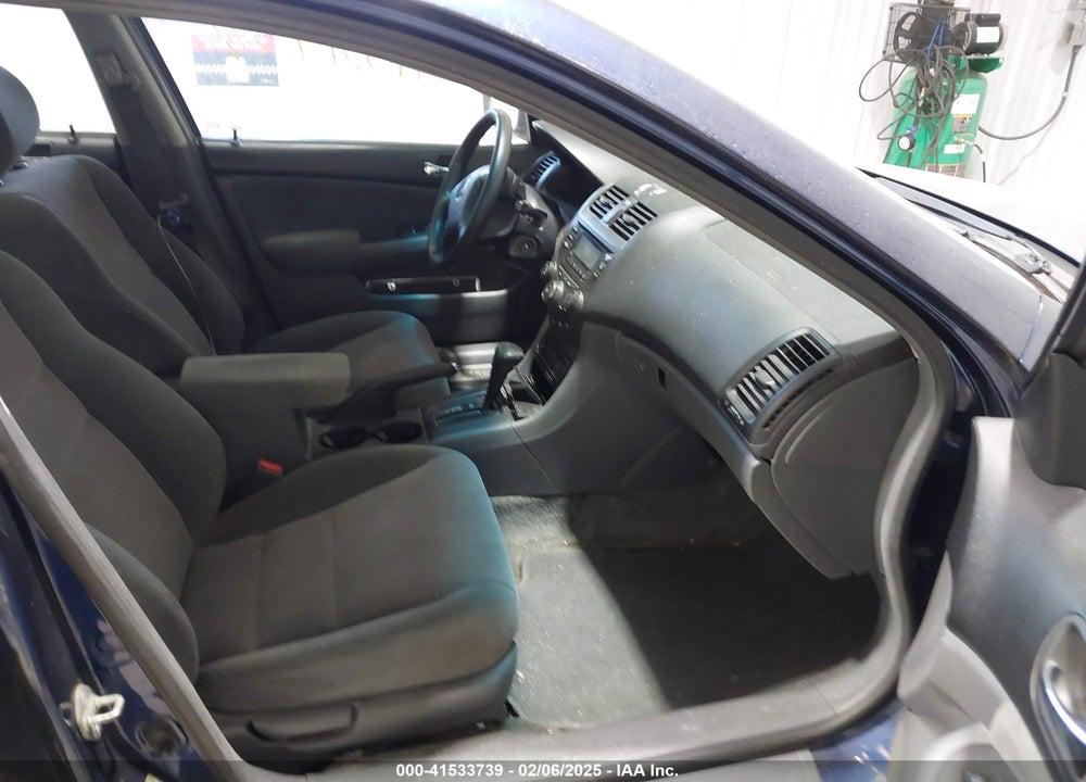 2005 HONDA ACCORD 2.4 LX VIN: 1HGCM56475A028423