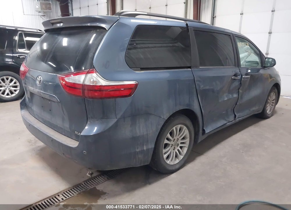 2017 TOYOTA SIENNA VIN: 5TDYZ3DCXHS854601