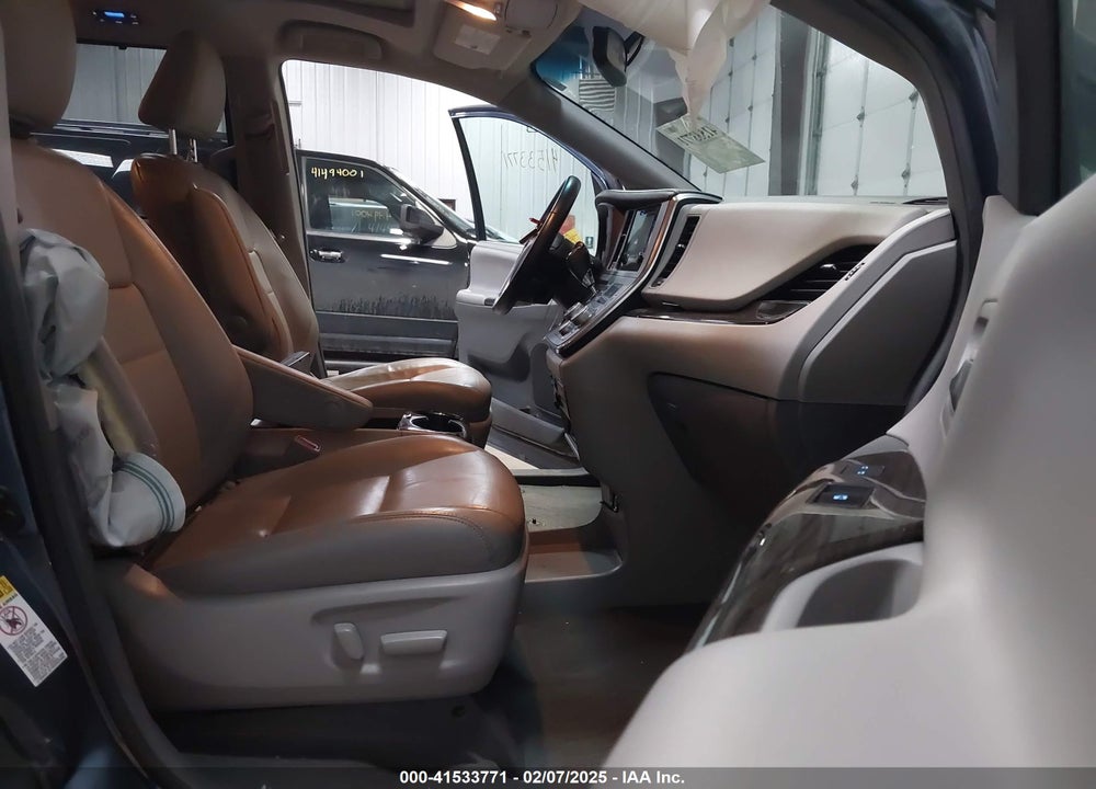 2017 TOYOTA SIENNA VIN: 5TDYZ3DCXHS854601