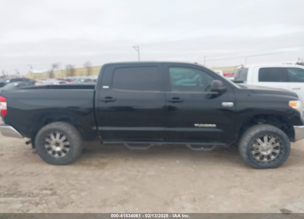 2017 TOYOTA TUNDRA SR5 5.7L V8 VIN: 5TFEW5F13HX227400