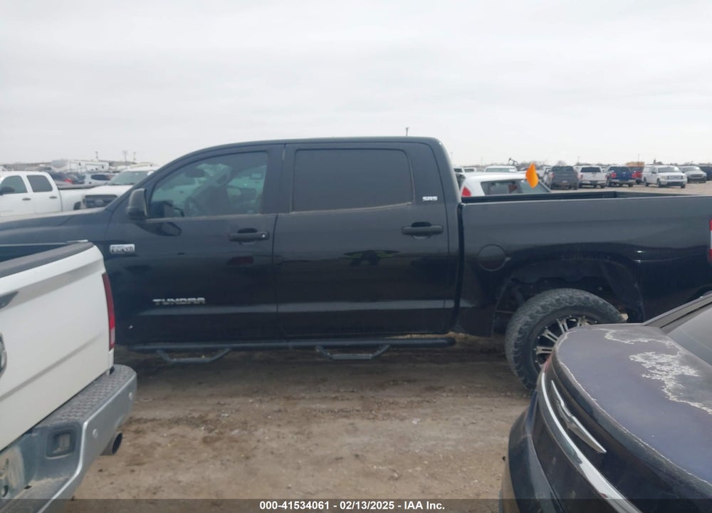 2017 TOYOTA TUNDRA SR5 5.7L V8 VIN: 5TFEW5F13HX227400