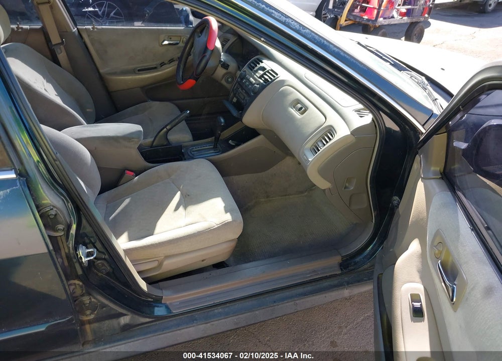 2001 HONDA ACCORD 2.3 LX VIN: 1HGCG56481A106712