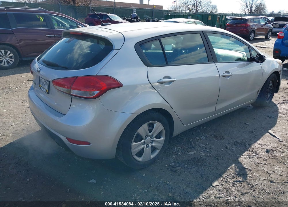 2016 KIA FORTE 5-DOOR LX VIN: KNAFK5A89G5574144