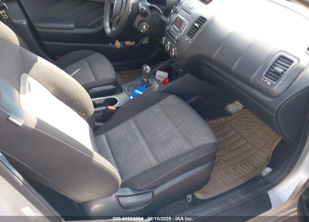 2016 KIA FORTE 5-DOOR LX VIN: KNAFK5A89G5574144