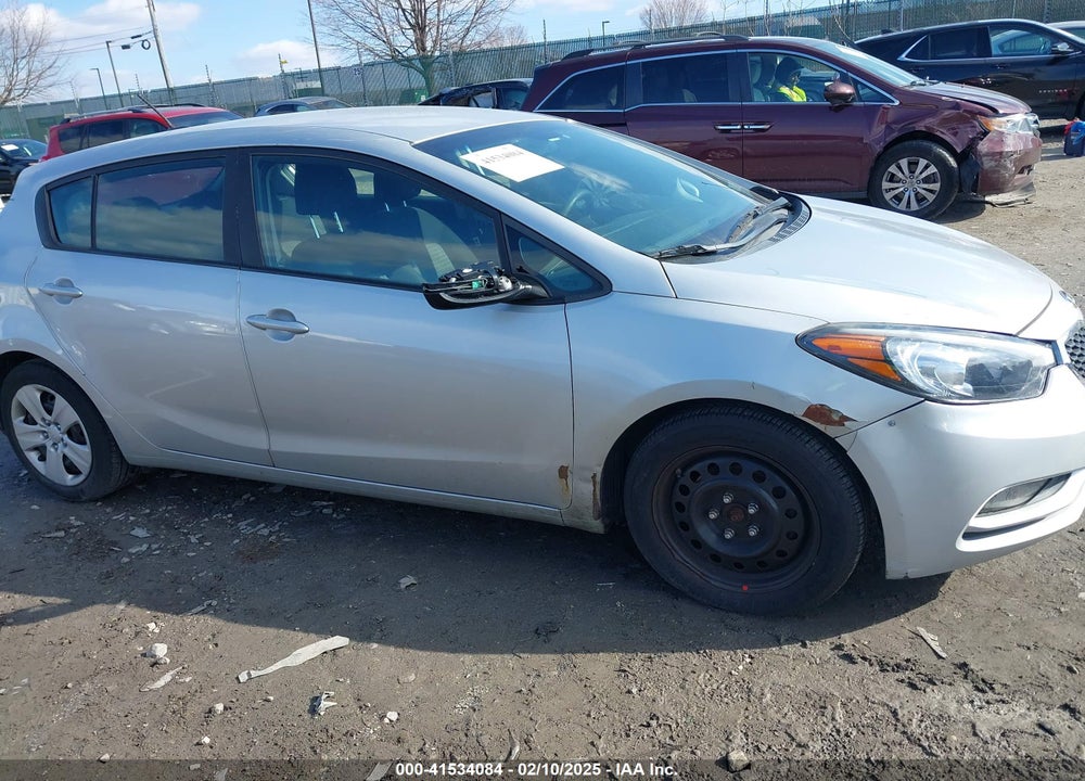 2016 KIA FORTE 5-DOOR LX VIN: KNAFK5A89G5574144