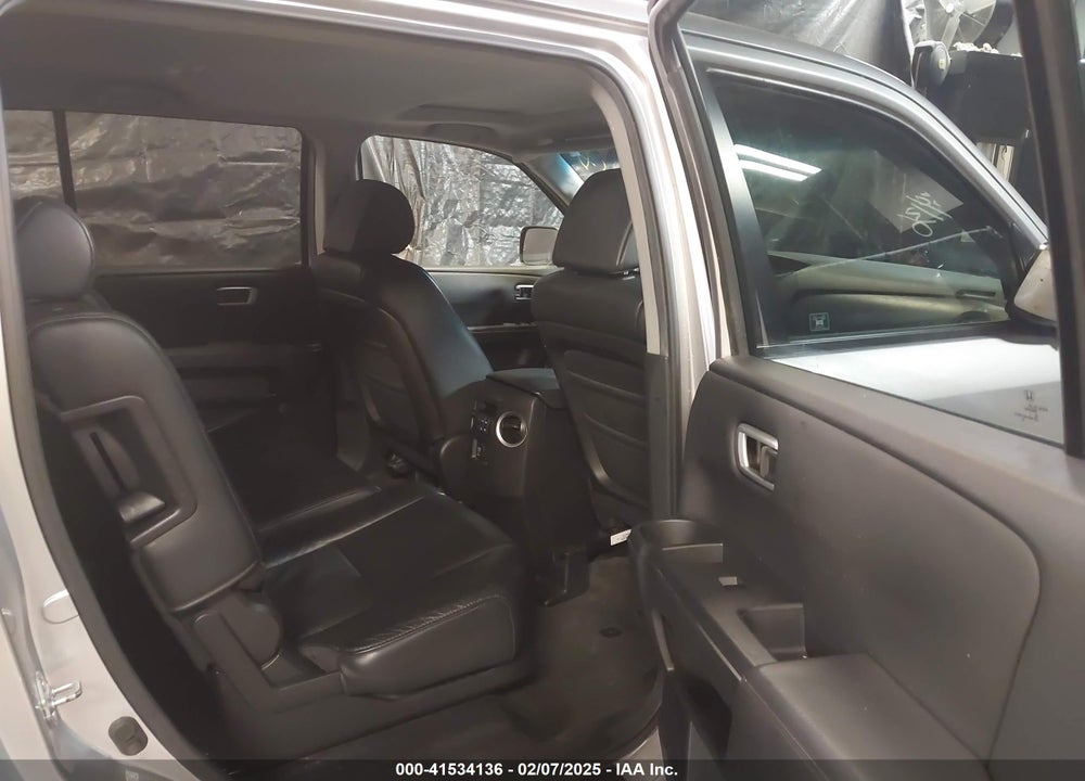 2011 HONDA PILOT EX-L VIN: 5FNYF4H5XBB104301