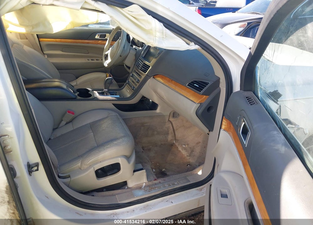 2010 LINCOLN MKT VIN: 2LMHJ5FR0ABJ11456