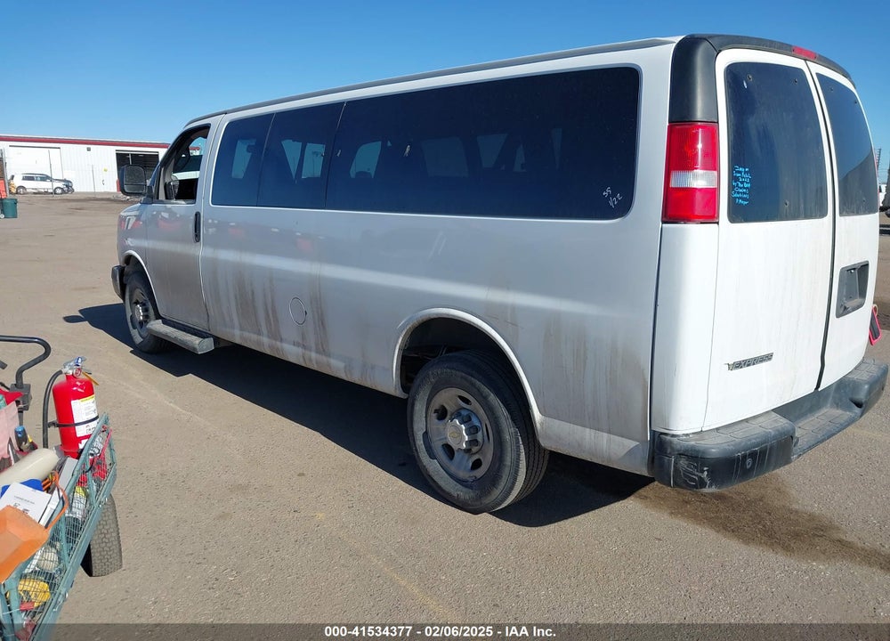 2022 CHEVROLET EXPRESS PASSENGER RWD 3500 EXTENDED WHEELBASE LS VIN: 1GAZGNF78N1235101